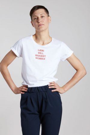 Liebe will riskiert werden-Damenshirt mit aufgerolltem Arm von Elternhaus